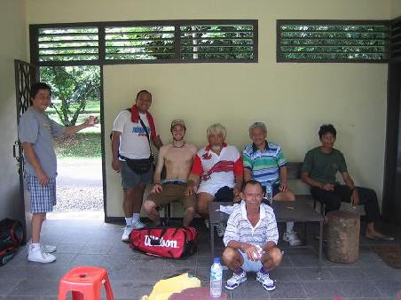 Tennisclub Bogor 1919 e.v
(neben mir Konfuzius hoechstpersoenlich)