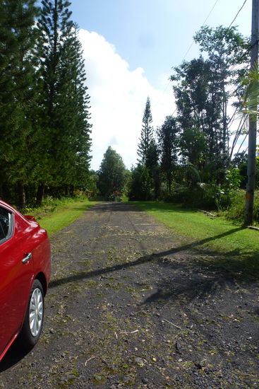 Aber selbst von hier erkennt man die Unterkunft nicht. 
Hinten rechts ist der Eingang