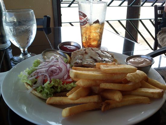 Essen bei Pineapples - LECKER !!!!
http://www.pineappleshilo.com/