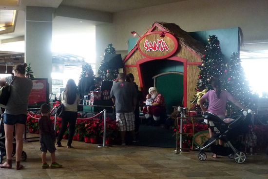 Man beachte, nicht nur Santa trägt kurzärmelig.