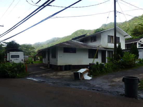 Links das Eckzimmer mit den zwei Fenstern war meines.