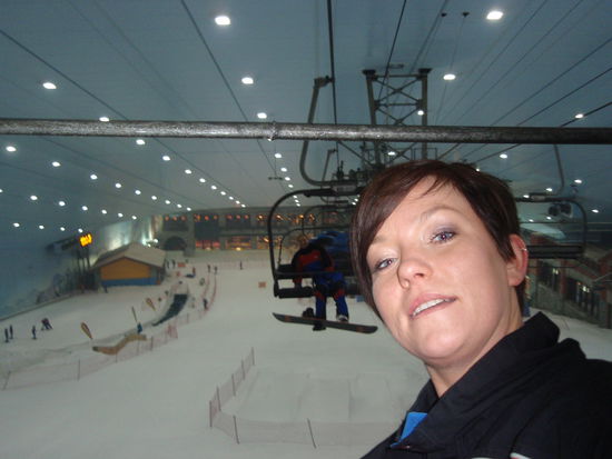 Na koennt ihr Elli im Himtergrund erahnen? Alle haben dort schoen die gleichen Klamotten an. Und dann aber nur ueber T-Shirt und Hose gezogen.