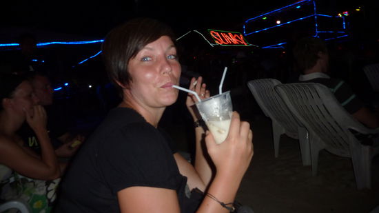 Das waren die beruehmten Beachparties. Ein Drink hat uns aber schon gereicht.