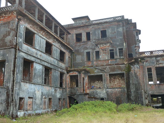Bokor Nationalpark, das ehemalige franzoesische Kasino..... a spooky place!