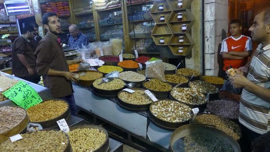 Nusshändler im Souk von Amman