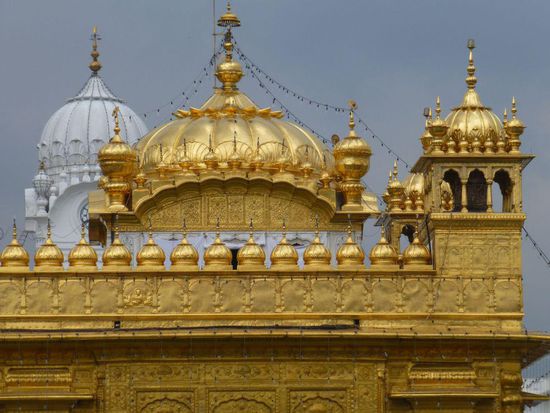 das Dach symbolisiert eine Lotusblüte