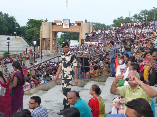 die Tribünen sind voll