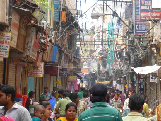 man beachte  die ausgefeilte Elektroinstallation - alles streng nach VDE Vorschrift 