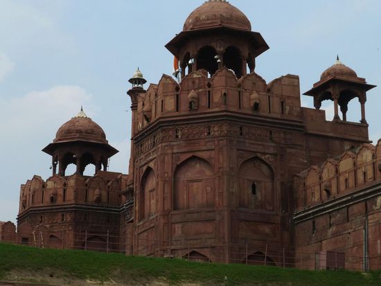 Das Rote Fort - ein Riesenkomplex .... und blauer Himmel!