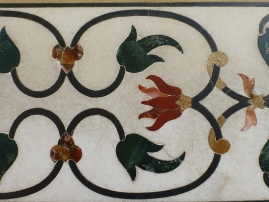 Feine Einlegearbeiten am Taj