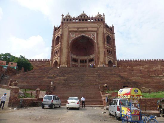 der Haupteingang der großen Moschee von Fatehpur Sikri