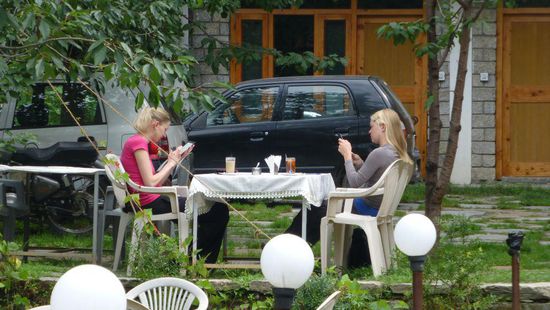 Im Garten unseres Veer Guesthouse - hier gibts WiFi!!!!