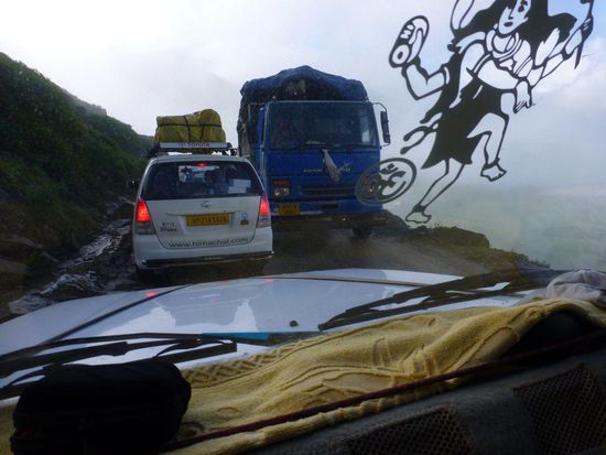 hier ist noch Platz, manchmal geht es nur um Zentimeter mit eingeklappten Rückspiegeln.