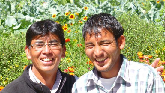 Unser Fahrer Kharma (links) - nomen est omen -  und YahYa Khan, der Manager des Guest House in Hunder,  beide unheimlich nett, hilfsbereit und humorvoll, morgens salutiert Khan "Good morning Sir!!!"