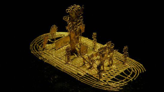 das Goldfloß (Balsa Muisca nach einem Volksstamm) ist das berühmteste Stück des Museums, es ist ca. 20 cm lang und sehr fein gearbeitet. Es wurde 1969 bei Pasca gefunden. Das Alter ist unbekannt, denn bei Gold kann das Alter mit der Radiokarbomethode nur bestimmt werden, wenn noch andere Materialien dabei sind.