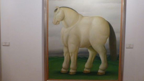 Botero mit verfälschten Proportionen, und immer dick...