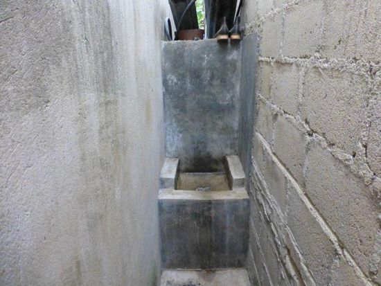 Am Startpunkt ein merkwürdiges Urinal, keine vernünftige Nutzung möglich...