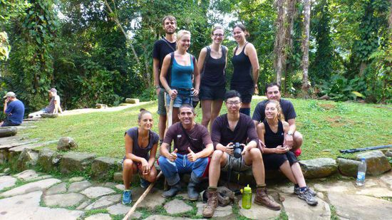 wir sind angekommen und die Gruppe ist auch noch vollzählig, in der Mitte Enrique, unser immer fröhlicher und hilsbereiter Guide