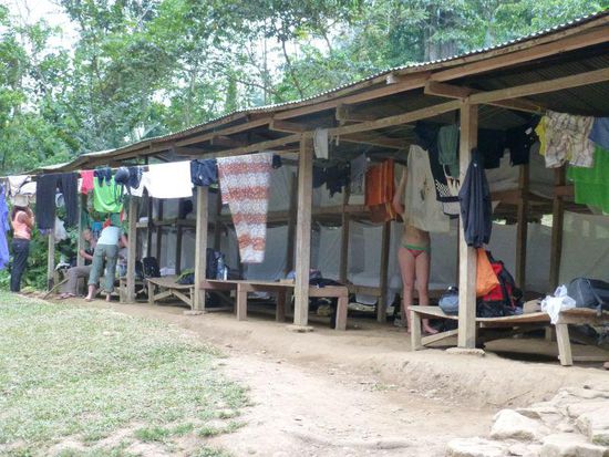 das letzte Camp, alles wird bei Kerzen- und Stirnlampenlicht erledigt, kurz nach 6 ist es ja stockdunkel