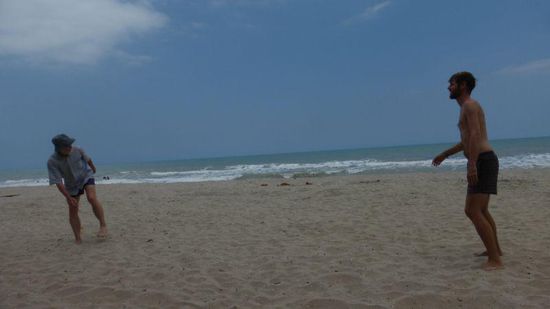 Andi hat irgendein Fussfederball aus Vietnam mitgebracht ...