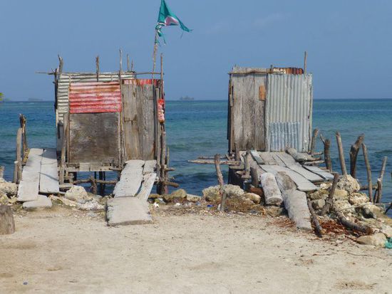 die Dorftoiletten - direkt überm Wasser