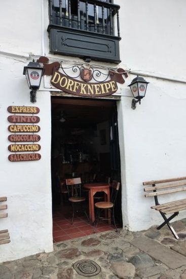 Die Bar heißt tatsächlich Dorfkneipe