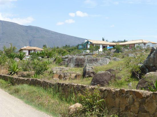 Schicke Villen mit Dienstbotenhaus liegen versteckt..