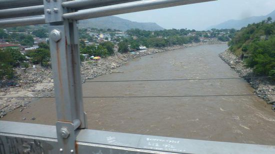 .... ud das erste Mal über den Rio Magdalena .....