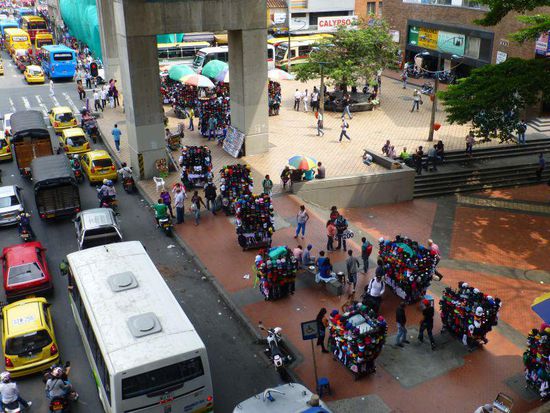 Blick von der Metro hoch oben über der Straße