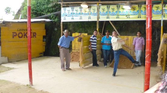 der Werfer und kundige Zuschauer und ....