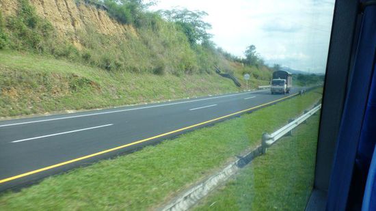 Immer wieder mal ein Stück Autobahn mit Leitplanken und Notrufsäulen