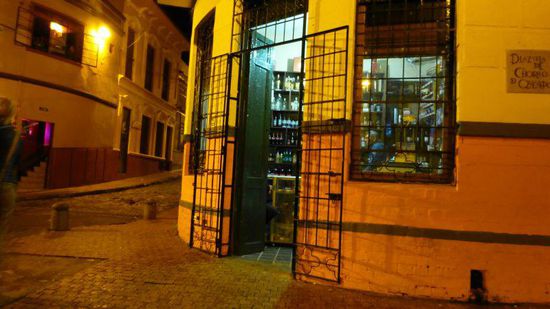 auch der Liquor Shop ist schwer vergittert