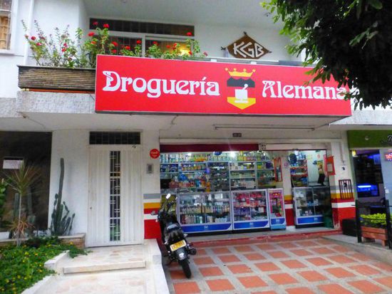 direkt nebenan die 'deutsche Drogerie'