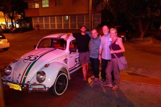 Gino de Rosa mit seinem Herbiekäfer und wir