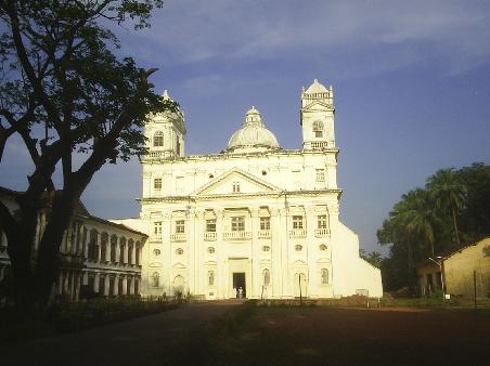 Kirche in Old Goa, nach dem Vorbild des Petersdoms gebaut.