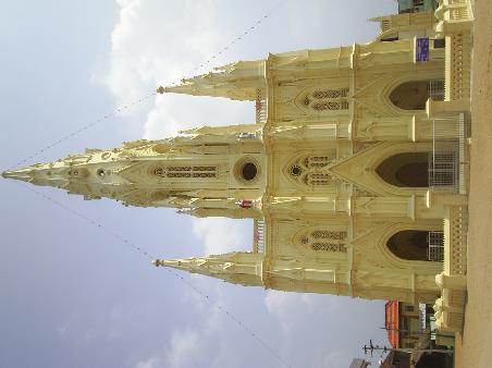 Eine andere Kirche (Einmal bitte linkes Ohr auf linke Schulter legen)