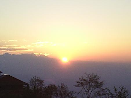 Der Sonnenaufgang ueber dem Mount Everest...