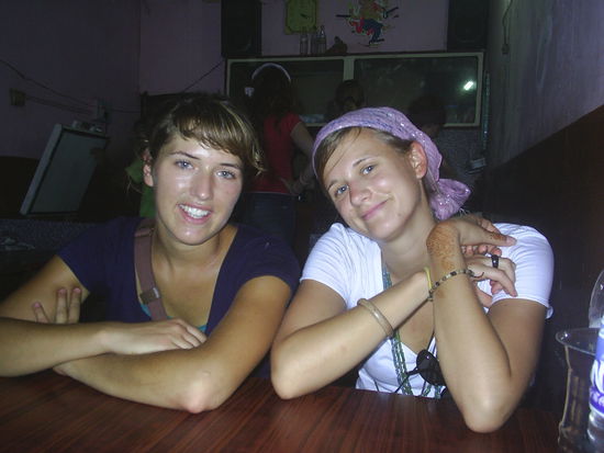 Und nochmal zur Erinnerung, das Foto hab ich von euch beiden gemacht am 6.10.2005 in kundapura, Indien!