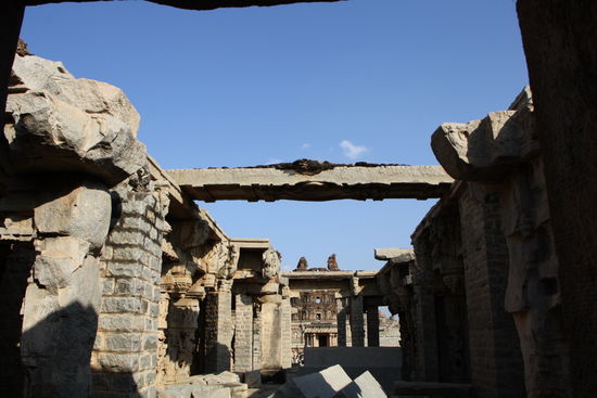 Nur das mittlere Deckenelement ist noch erhalten.