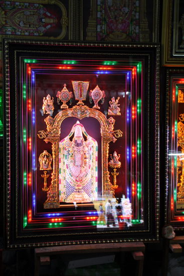 So ein glänzendes und blinkendes Heiligenbild zu Hause im Wohnzimmer wär doch was.