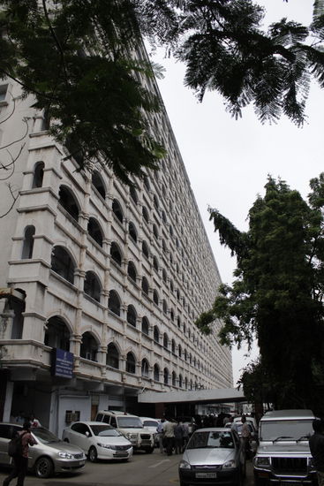 Verwaltungsgebäude innerhalb der Fort-Mauern.