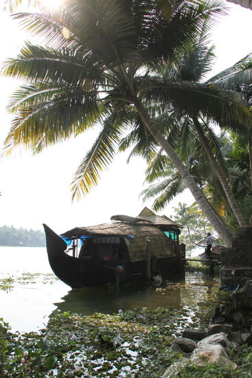 Mit dem Boot geht es weiter.