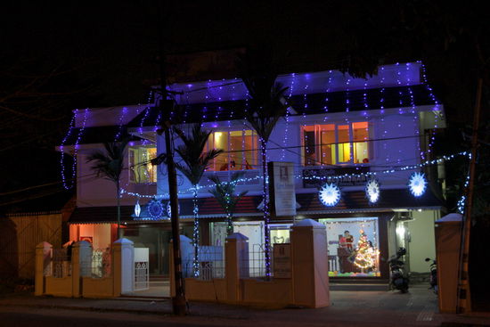 Dass die Beuleuchtung blau ist war schon das Bild wert ...