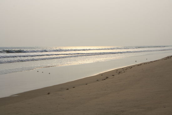 Einsamer Strand. Nur wir und die Sonne ...
