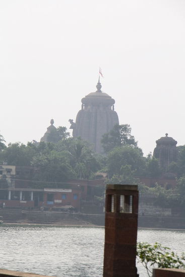 Der Lingaraj-Mandir: So weit kam ich mit der Fahrradrikscha, dann gings zu Fuss weiter.