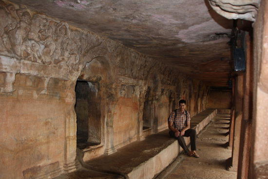 Grossartige Räume. Dahinter gibt es noch Tunnel, die als Gegensprechanlage zwischen den einzelnen "Zimmern" dienen.