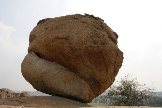 Bräuchte wohl auch in Statik noch viel Erleuchtung. Nach Norm dürfte das gar nicht gehen.