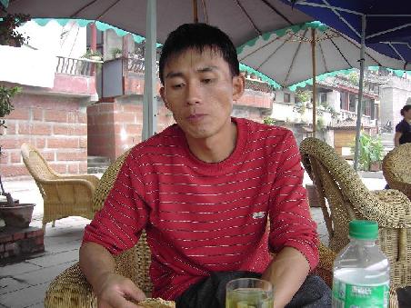 "martin" in HUANG LONG XI beim chaa trinken