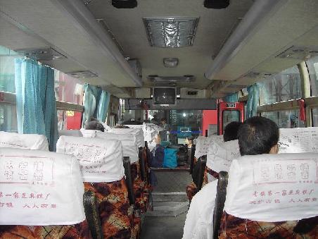 noch ist der bus leer, aber bald vollbesetzt