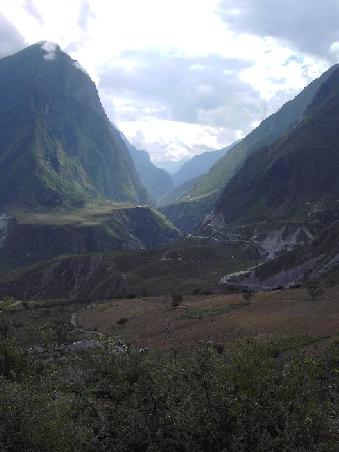 einfahrt in die tiger leaping gorge ...